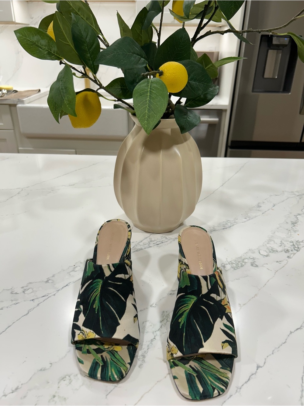 Stuart Weitzman Green Botanical Jacquard Sandals
Excellent Condition